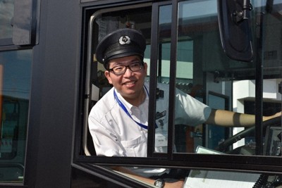 岡崎市と名鉄バス、外国人材育成でタッグ　第1号運転士誕生　愛知