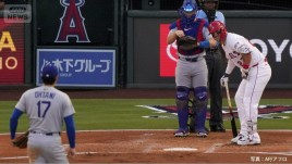大谷翔平は“笑顔”、トラウトも口元緩め“やりやがったな” 23年WBC決勝以来の「盟友対決」直後に見せた対照的な表情