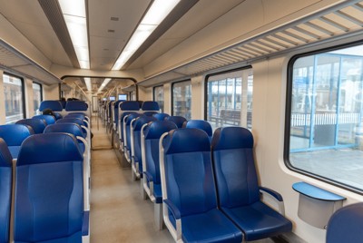 通勤電車ガラガラ　「お盆休み」最長9日も　回答1位は「連休なし」