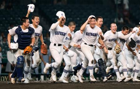 県岐阜商４―３東海大熊本星翔　県岐阜商が競り勝つ