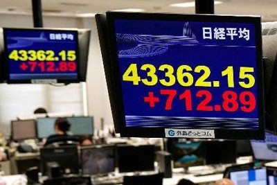 日経平均、大幅反発　史上最高値を更新　終値は4万3378円