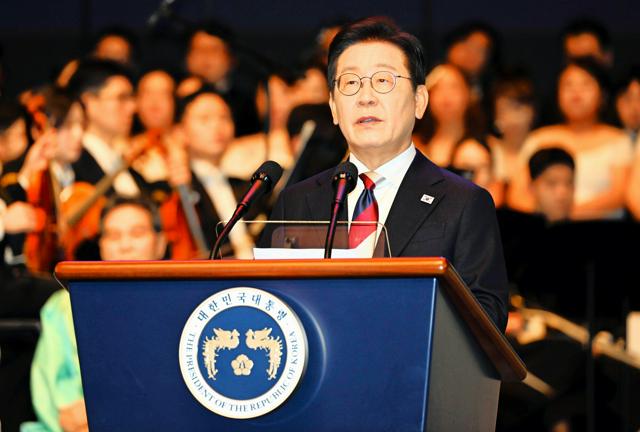 日韓「未来志向の共生」、対北「体制尊重」　李大統領が光復節で演説