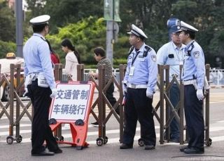 中国、軍事パレードの準備　北京に戦車とみられる車列
