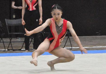岸里奈が右足親指など骨折　体操女子の世界選手権代表