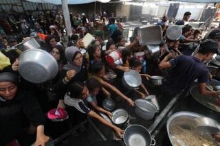 食料不足、人道危機深まるガザ　母親ら乏しい食材で料理