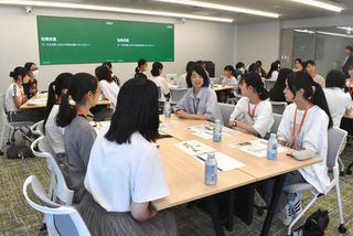 「理系」の魅力、知る夏に＝女子中高生にオフィスツアー―大手企業や官公庁