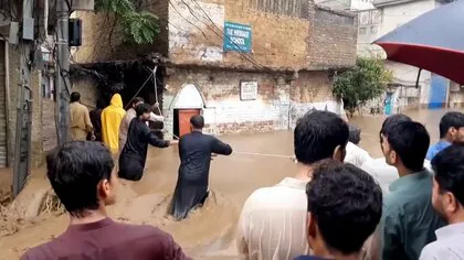 【豪雨】「まるで世界の終わり」パキスタンで土砂崩れや住宅に鉄砲水…300人以上死亡　隣国インドは巡礼ルートが土砂に流され死者も