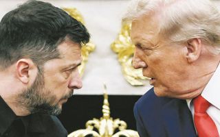 あのゼレンスキー氏がジャケット姿で臨んだ「トランプ御前会合」　ヨーロッパ首脳もお世辞を並べ立てたワケ