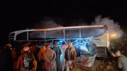 子ども17人含む76人死亡…大型バスがトラックなどと衝突し炎上　隣国イランから強制送還された人たちが乗車　アフガニスタン