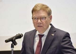独外相、中国軍拡けん制　「国際秩序を損なう」
