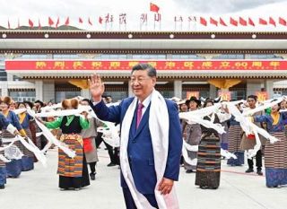 チベット自治区成立６０年の式典　習氏が初出席、統治の正統性強調
