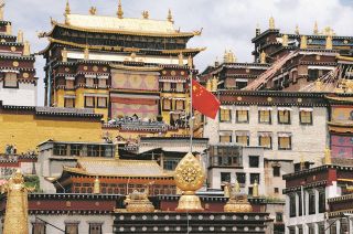 チベット仏教の寺なのに…「ダライ・ラマ」はタブー　「宗教の中国化」圧力の下、信仰を捨てない人々に会った