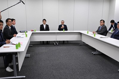 ガソリン暫定税率、財源確保策で溝が鮮明に　与野党実務者協議