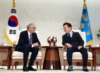 韓国大統領、ゲイツ氏と会談　先端技術を通じた協力を確認