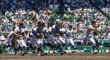 沖縄尚学５―４山梨学院　沖縄尚学、七回に勝ち越し