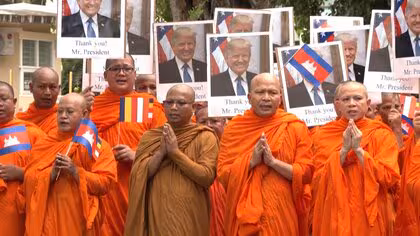 カンボジアの僧侶らが大規模行進「トランプ大統領ありがとう」ノーベル平和賞推薦を後押し
