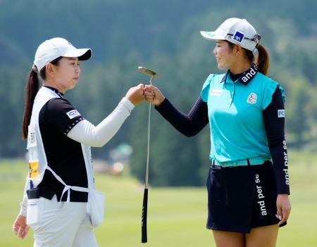 桜井心那、鈴木愛、入谷響が首位　ＣＡＴレディースゴルフ第１日