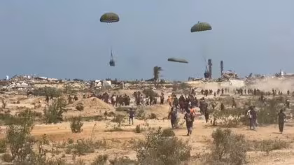 「色を失った街のよう…」困窮するガザ地区に食料投下するヨルダン軍機に同行取材…イスラエル軍が許可せず届けられない支援物資が山積みのジレンマ