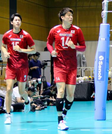 バレー男子代表が合宿公開　石川「今季の成果出す」