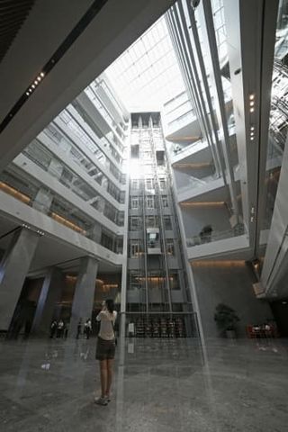 バブル去り建物のリノベが活発化　老朽商店を改装、流行スポットに