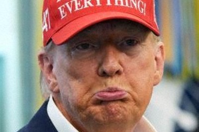 「トランプは正しかった」　帽子着用で経済政策の成果アピール