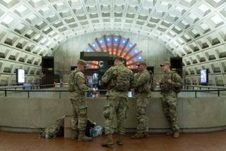 首都の州兵に「武器携行」指示　米長官、治安対策で動員