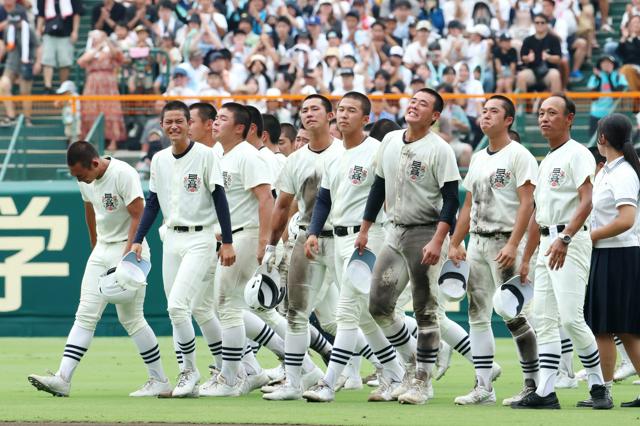 「この何十年で一番バットを振った」日大三　最後に報われた大拍手