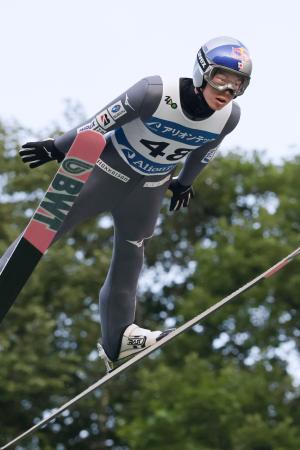 小林陵侑が国内２連勝　サマージャンプ蔵王大会