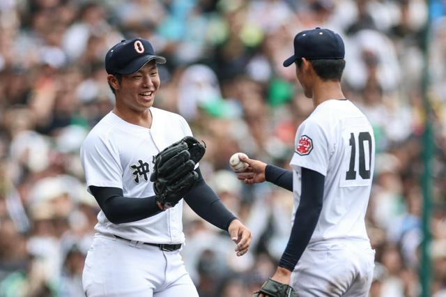 新垣有→末吉　沖縄尚学、進化続けた2年生リレーで夏の勲章