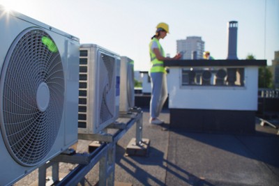 ぬれタオルはNG?　節電に役立つエアコン室外機お手入れ方法は