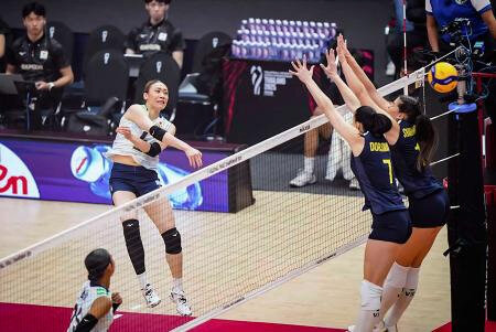 日本、逆転勝ちで２連勝　バレーボール女子世界選手権