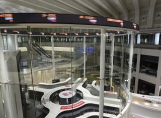 東証続伸、終値は174円高　米利下げ再開観測強まる