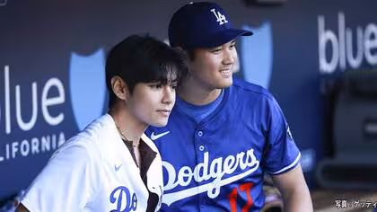大谷翔平もハグかわし記念写真…BTSのVさん山本由伸をキャッチャー役に始球式　ドジャースタジアム