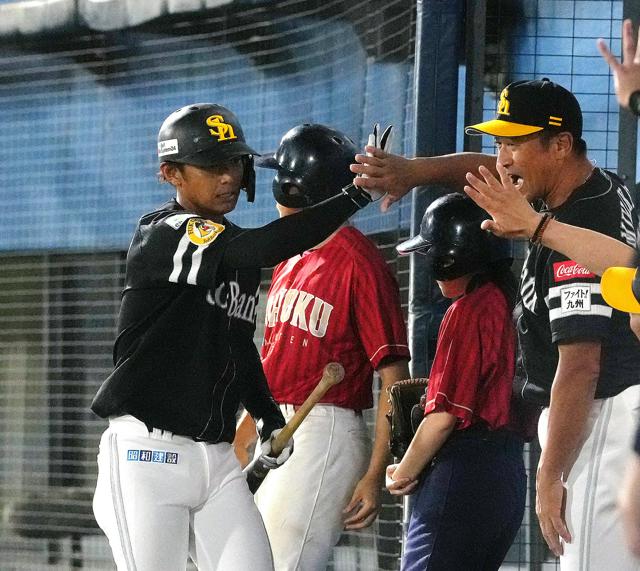 今宮が史上初の400犠打、100本塁打　バント職人像を変えた努力