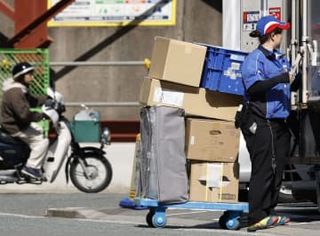 宅配便10年連続で最多　50億個超、背景に通販普及