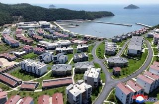北朝鮮に海産物の養殖拠点　半年で完成、金総書記「楽園」