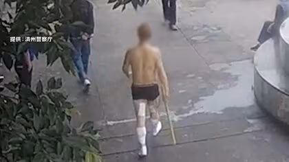 角材片手に上半身裸の男が公園で暴行…ボードゲームの違法賭博に負けケンカがエスカレート　警察が取り締まり　韓国・済州島