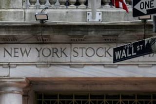 NY株71ドル高、最高値更新　AI投資の先行きに期待