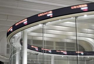 東証反落、110円安