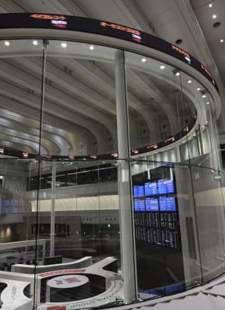 東証、午前終値4万2642円　反落、利益確定売り優勢