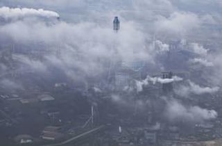 鉱工業生産1.6％低下　7月、基調判断据え置き