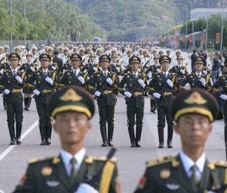 「米国に代わり協力」と発信　中国、軍事パレード開催で