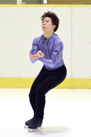 佐藤駿、右足首骨挫傷明かす　フィギュア、五輪へ初戦