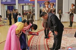 北朝鮮、ロシア派兵の遺族を表彰　金正恩氏「子どもを闘士に」