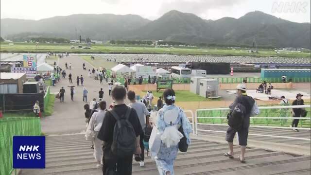 秋田「大曲の花火」開幕 全国の花火師たちが腕を競う