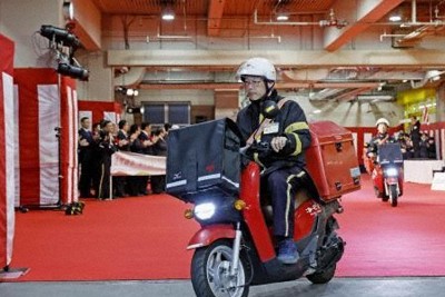 26年年賀はがき発行枚数、前年の3割減　15年連続減少　日本郵便