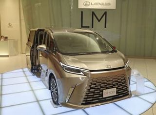 「レクサス」高級車の首位固める　国内販売20年、SUVが人気
