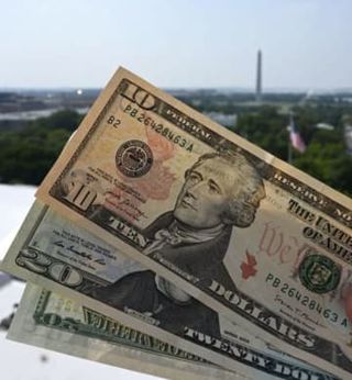 NY円、147円近辺