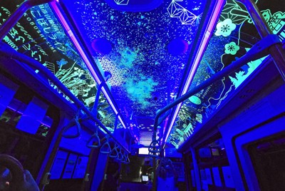 バス天井に星空、隠れキャラも　「ひこぼしライン」開業2周年記念