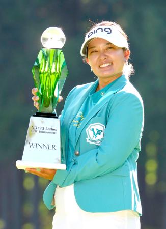 鈴木愛が今季初Ｖ、通算２１勝目　女子ゴルフ、ニトリ・レディース